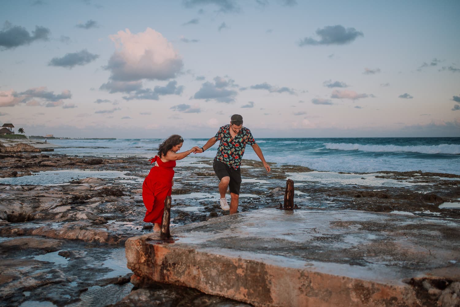 Fotografía de save the date en Cancun por fotógrafo de bodas destino en México